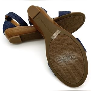 Tommy Hilfiger Shoes - NIB Women's 7.5 Tommy Hilfiger "Molina" Sandals Tommy Hilfiger Shoes - NIB Women's 7.5 Tommy Hilfiger "Molina" Sandals